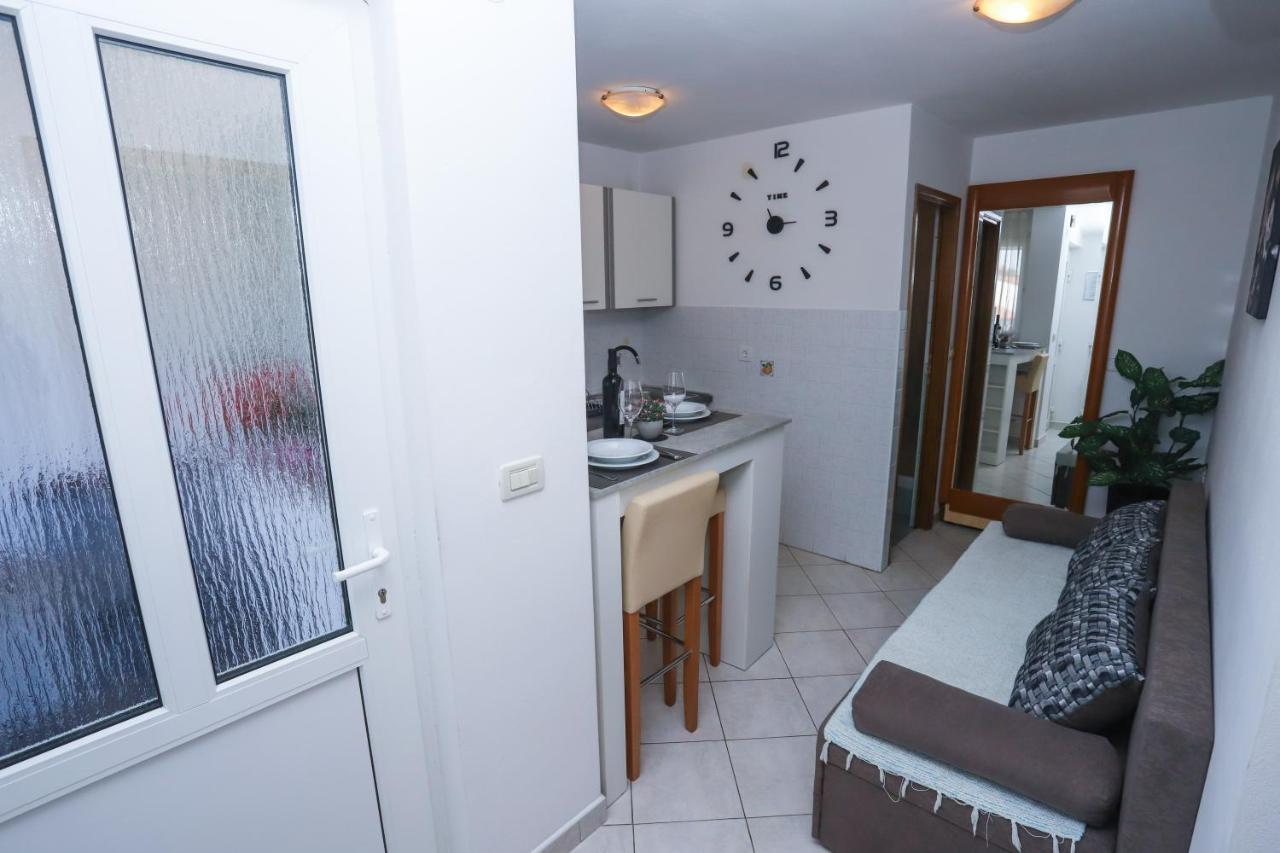 Apartment Ivica โปเรช ภายนอก รูปภาพ