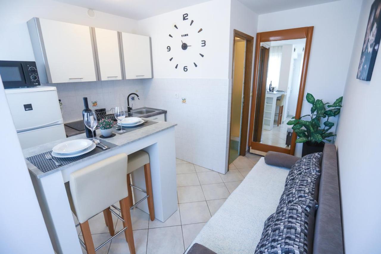 Apartment Ivica โปเรช ภายนอก รูปภาพ