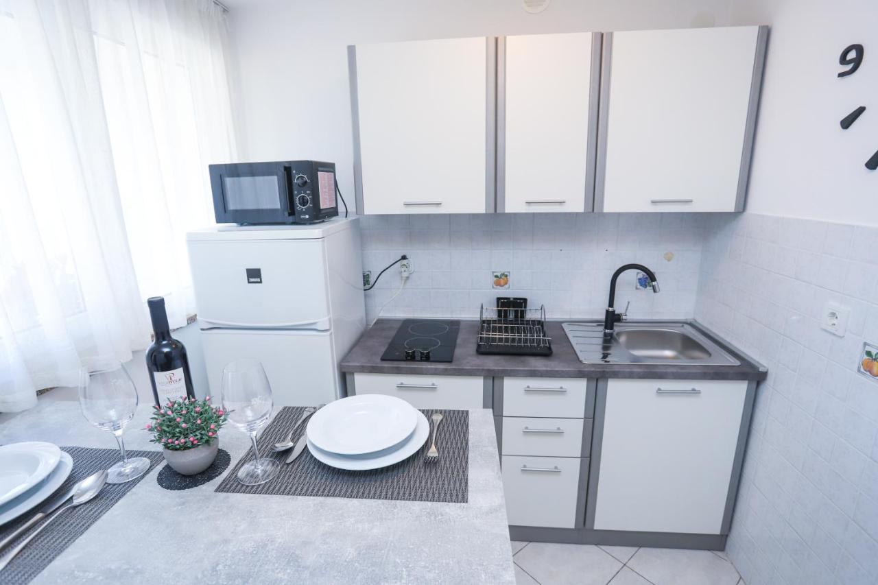 Apartment Ivica โปเรช ภายนอก รูปภาพ