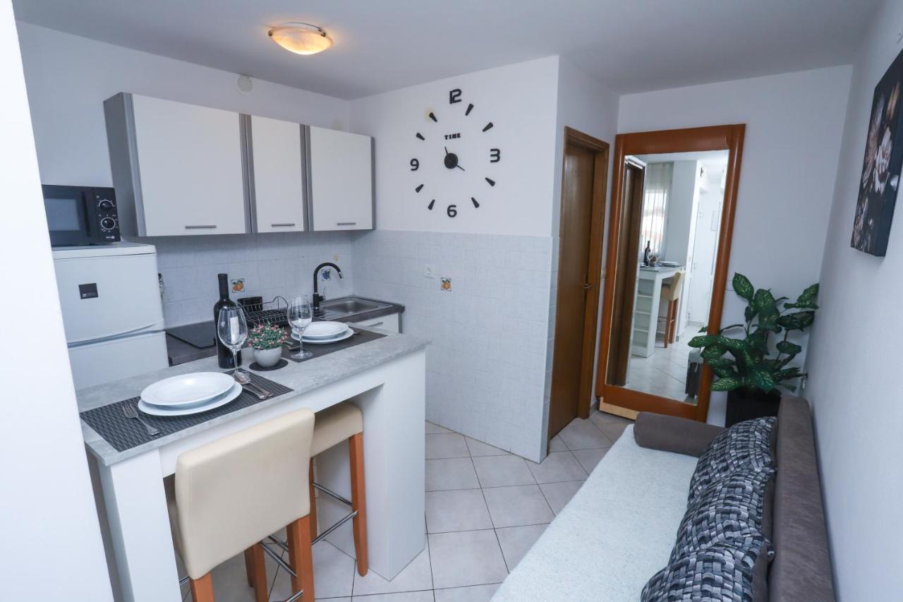 Apartment Ivica โปเรช ภายนอก รูปภาพ
