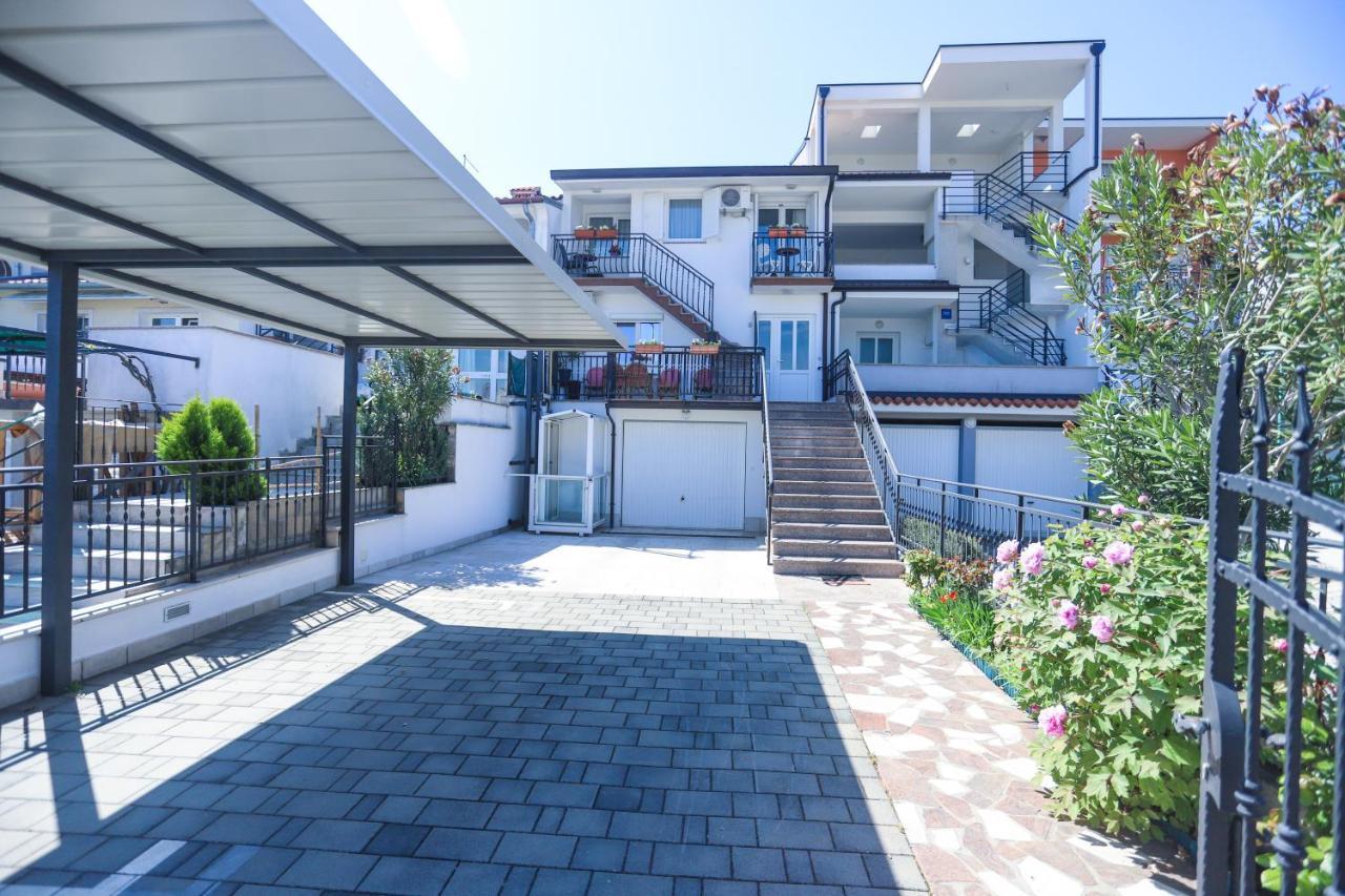 Apartment Ivica โปเรช ภายนอก รูปภาพ