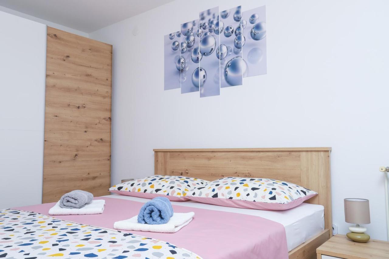 Apartment Ivica โปเรช ภายนอก รูปภาพ