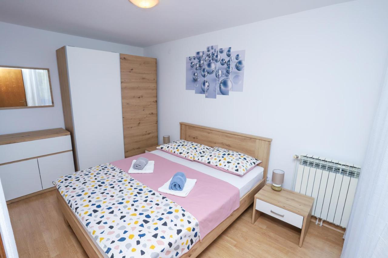 Apartment Ivica โปเรช ภายนอก รูปภาพ