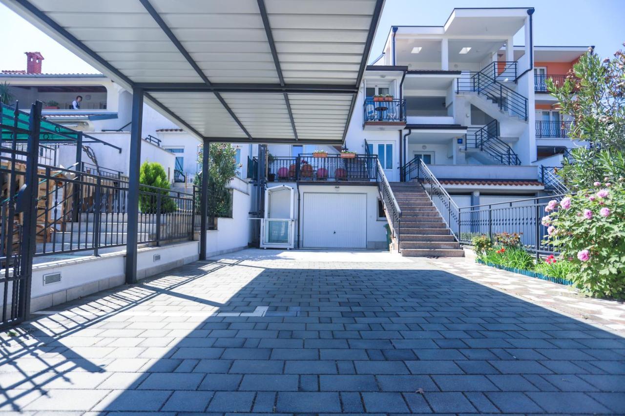 Apartment Ivica โปเรช ภายนอก รูปภาพ