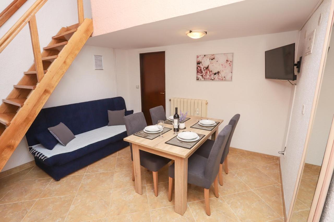 Apartment Ivica โปเรช ภายนอก รูปภาพ