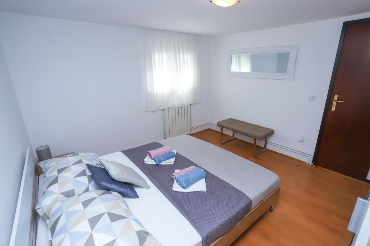 Apartment Ivica โปเรช ภายนอก รูปภาพ