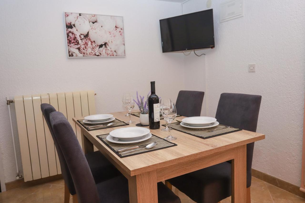 Apartment Ivica โปเรช ภายนอก รูปภาพ