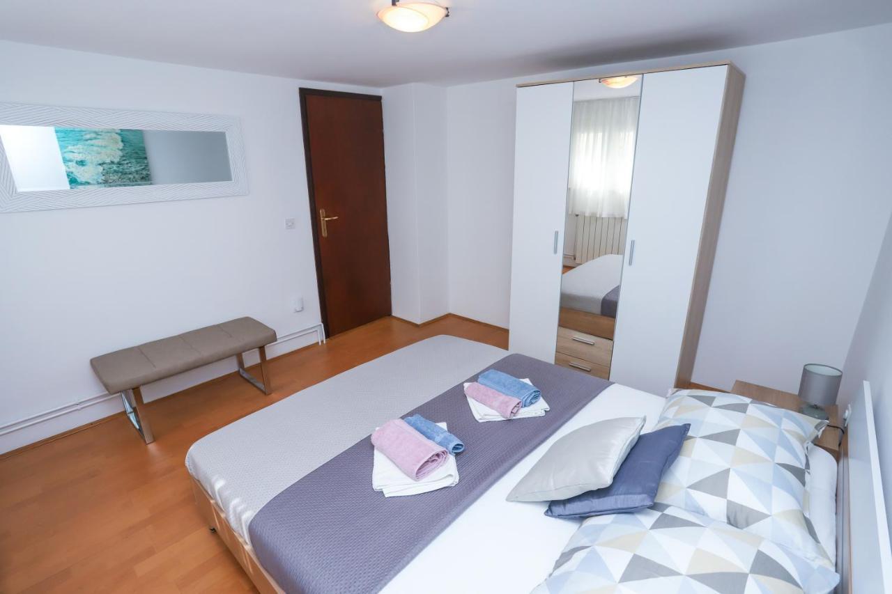 Apartment Ivica โปเรช ภายนอก รูปภาพ