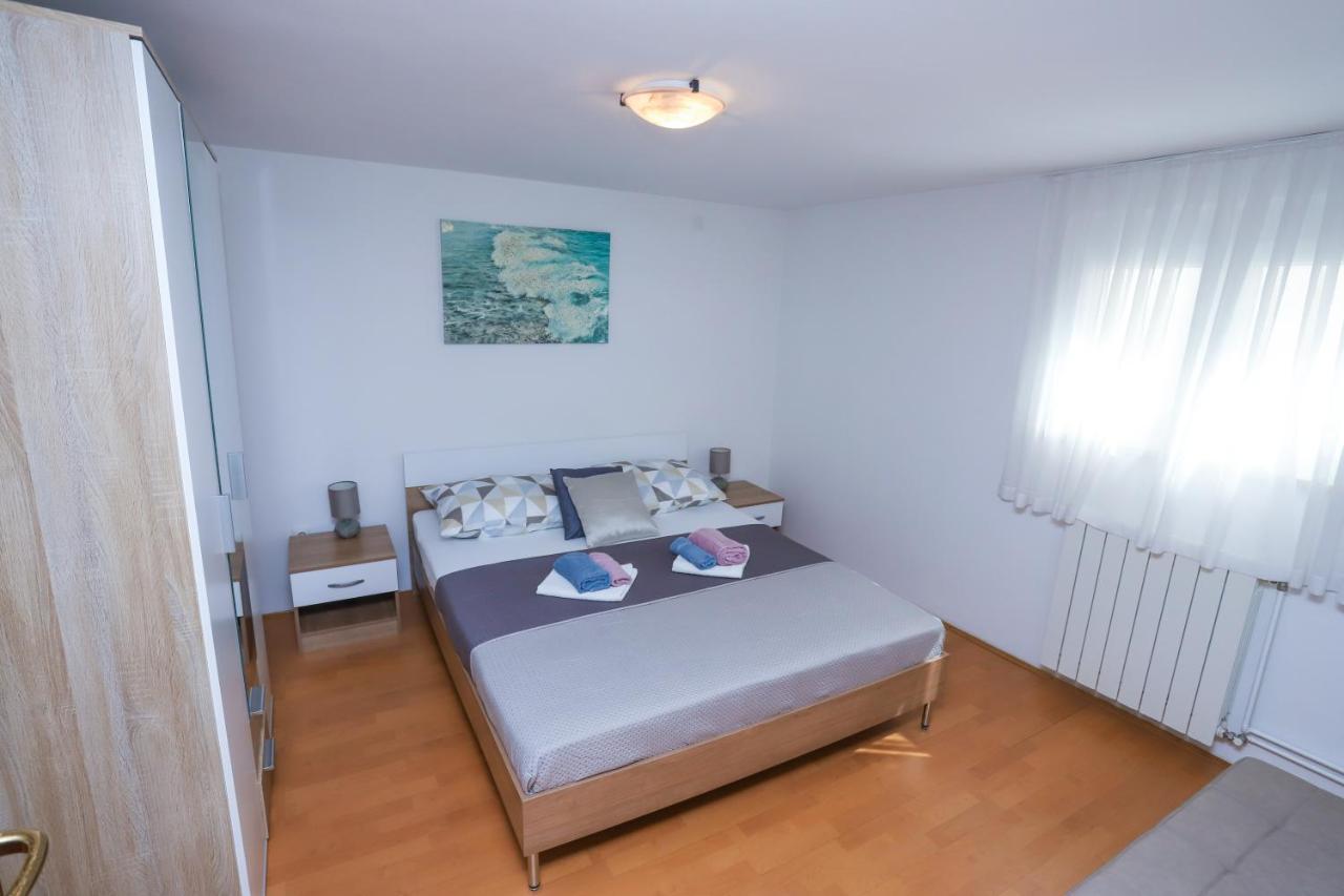 Apartment Ivica โปเรช ภายนอก รูปภาพ